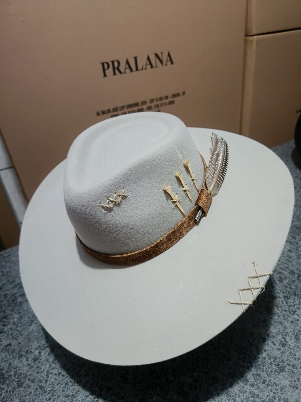 Chapeu Personalizado 3 Cravos De Ferradura Aba 10 Gelo Original Pralana P