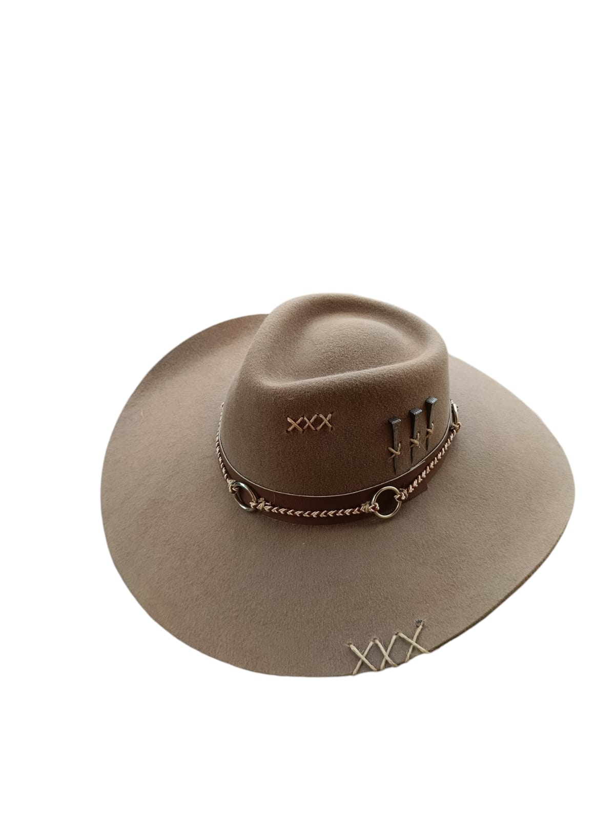 CHAPÉU 3 CRAVOS TAUPE ABA 10 C/ BANDA DE ARGOLA TAM M
