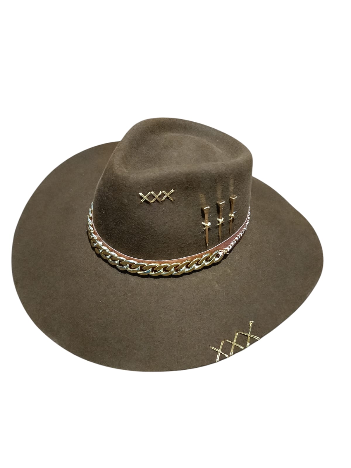 CHAPEU PERSONALIZADO 3 CRAVOS CORRENTE ABA 10 TAUPE TAM G