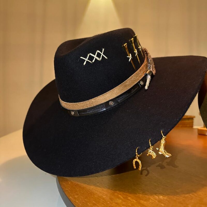 CHAPÉU PRALANA 5X CAMPO PRETO ABA 10 3 CRAVOS DOURADO FEMININO M