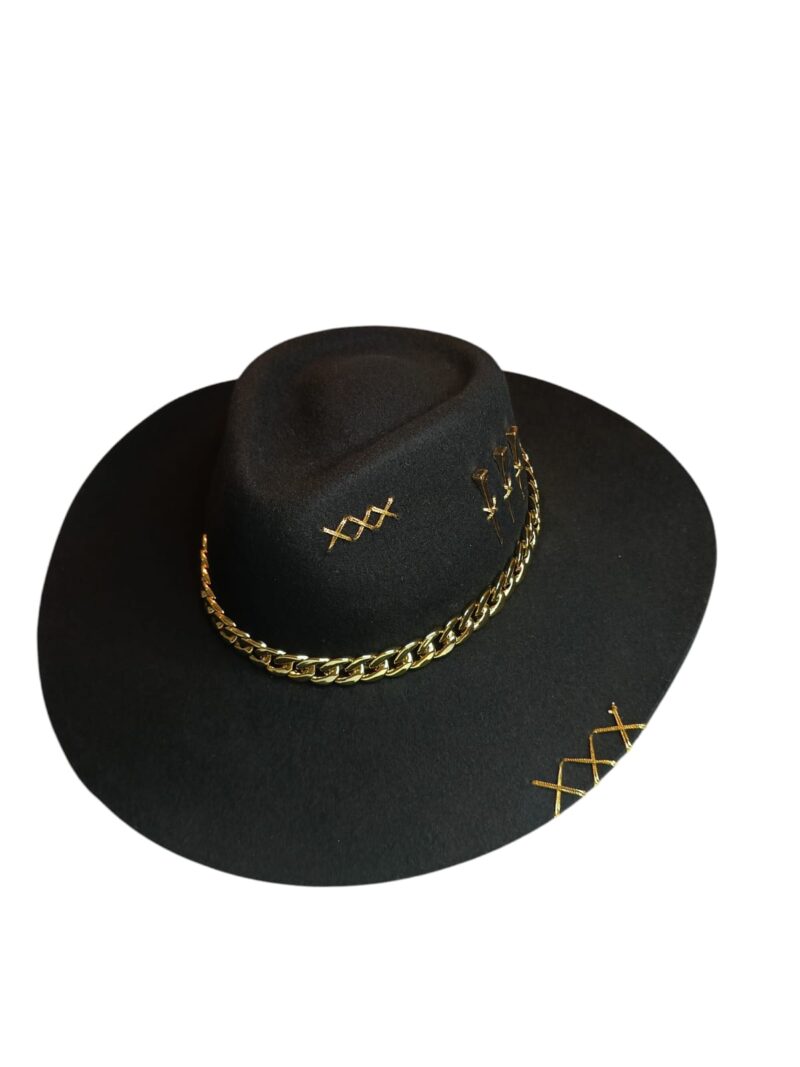 CHAPEU PERSONALIZADO 3 CRAVOS OURO ABA 10 PRETO TAM PP