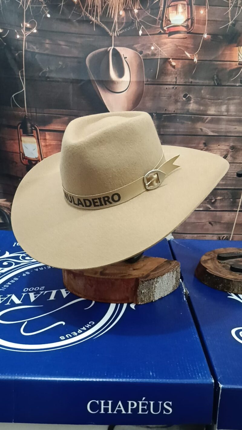 CHAPÉU PERSONALIZADO MULADEIRO ABA 10 CAMEL TAM M