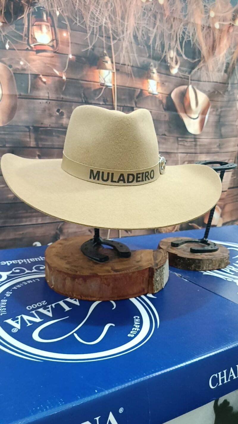 CHAPÉU PERSONALIZADO MULADEIRO ABA 10 CAMEL TAM M