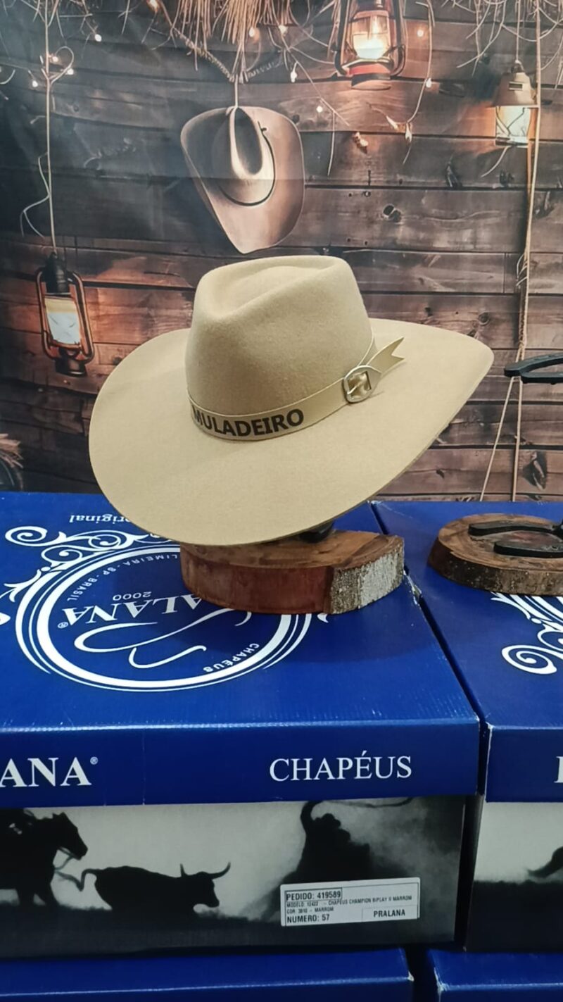 CHAPÉU PERSONALIZADO MULADEIRO ABA 10 CAMEL TAM M