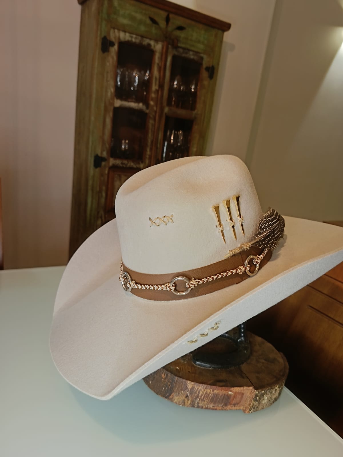 CHAPÉU 3 CRAVOS ABA 11 BANDINHA DE ARGOLA GELO 58