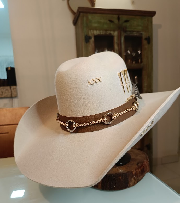 CHAPÉU 3 CRAVOS ABA 11 BANDINHA DE ARGOLA GELO 56