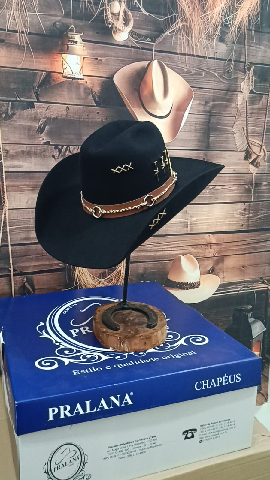 Chapeu 3 Cravos Dourado Americano Aba 11 Customizado Preto 61