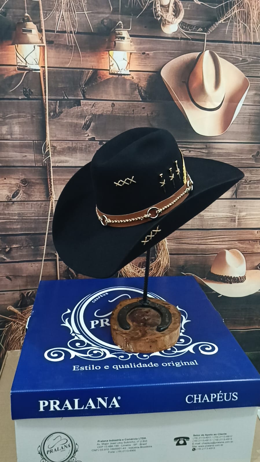 Chapeu 3 Cravos Dourado Americano Aba 11 Customizado Preto 61