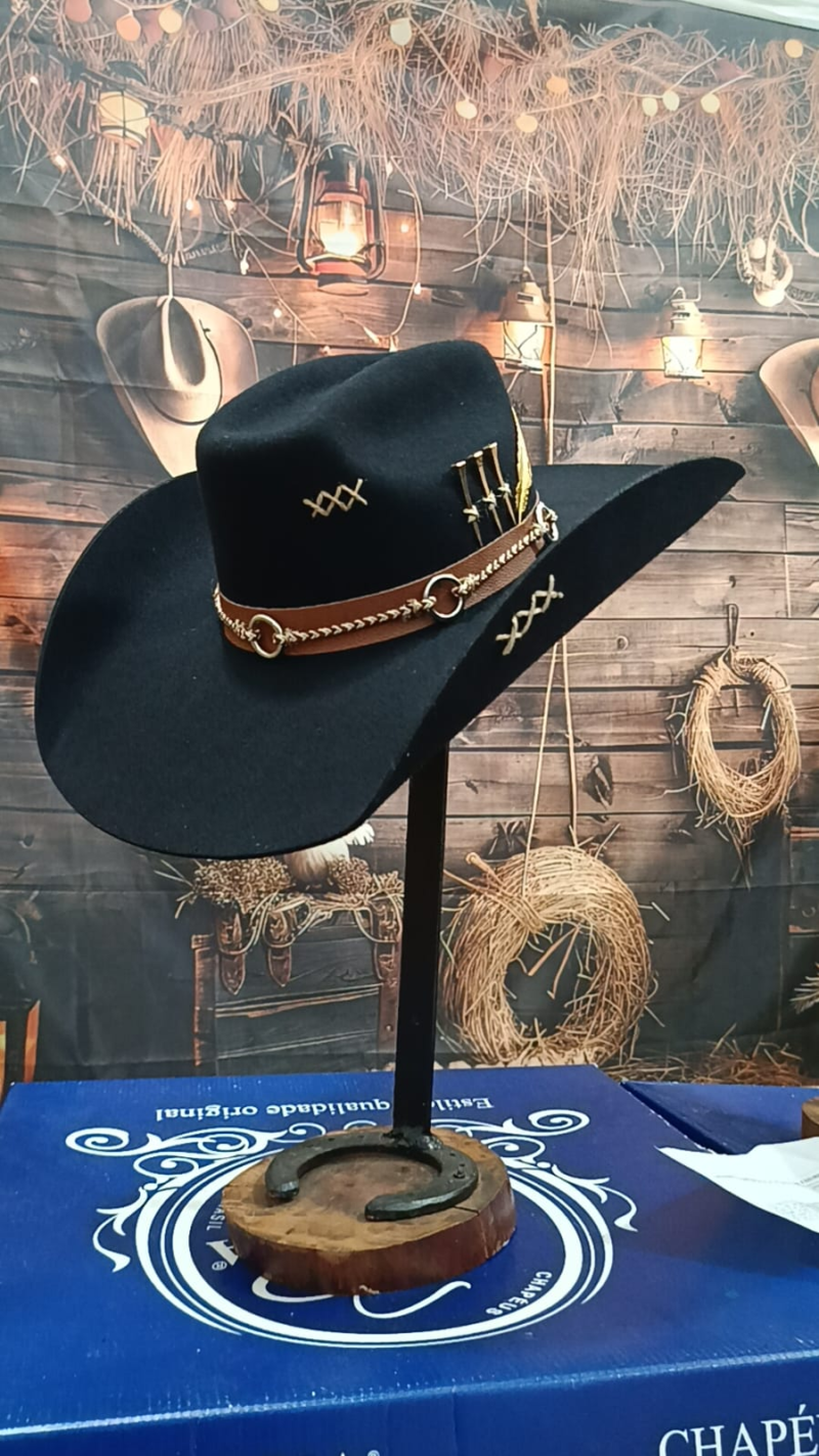 Chapeu 3 Cravos Dourado Americano Aba 12 Customizado Preto M