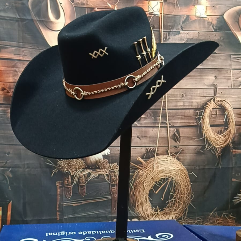 Chapeu 3 Cravos Dourado Americano Aba 12 Customizado Preto M