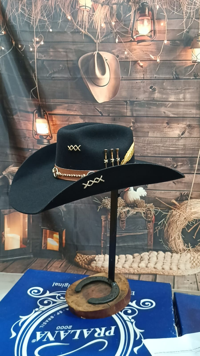 Chapeu 3 Cravos Dourado Americano Aba 12 Customizado Preto P