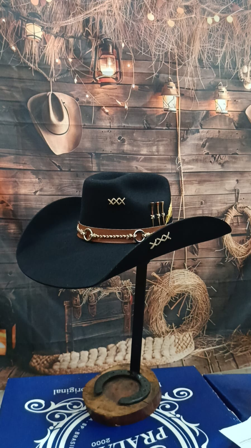 Chapeu 3 Cravos Dourado Americano Aba 12 Customizado Preto M