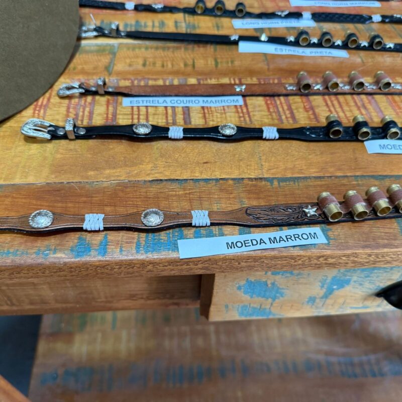 Bandinha De Chapéu Com Casca De Bala Moeda Marrom