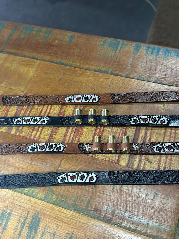 Bandinha De Chapéu Com Casca De Bala Baralho Marrom